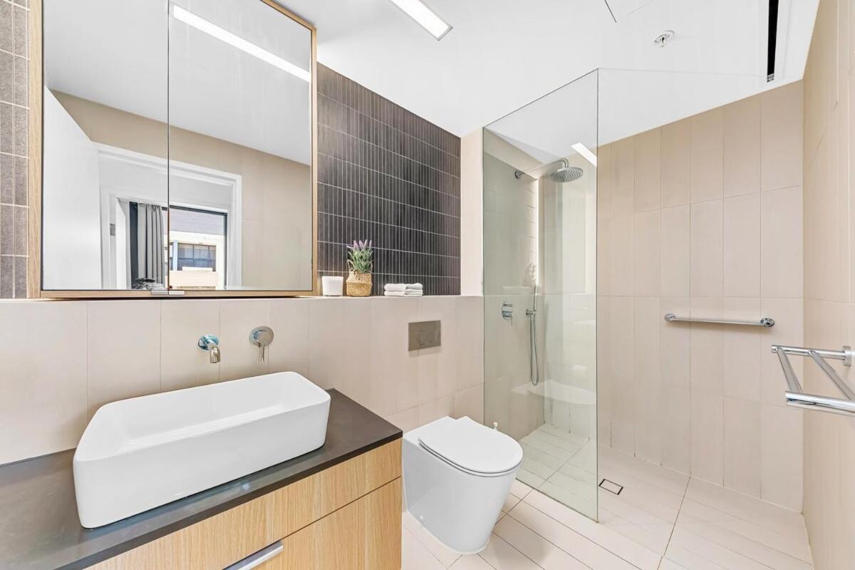 Super Convenient One Bed Unit Parramatta Apartment