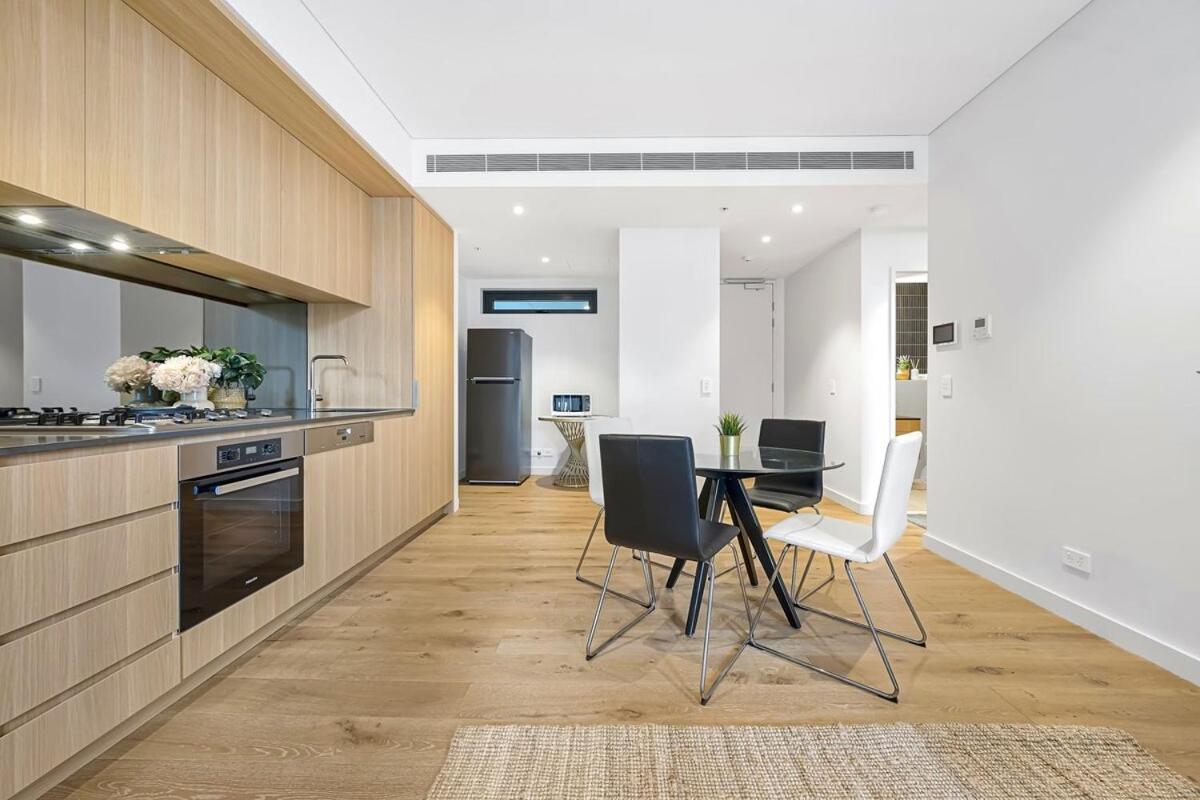 Apartment Super Convenient One Bed Unit Parramatta Sydney